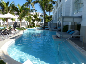 Azul Sensatori Swim Up Room